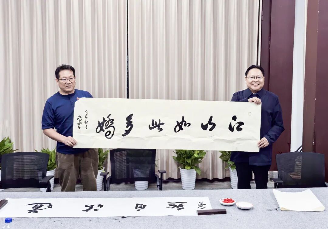 筆墨鑄車(chē)谷——武漢經(jīng)開(kāi)區(qū)書(shū)畫(huà)家藝術(shù)交流活動(dòng)成功舉行